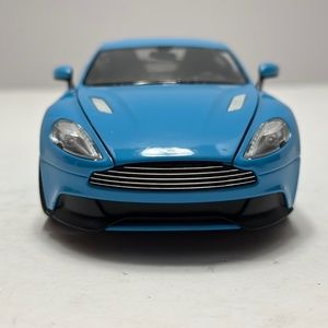 Welly 1:24 Aston Martin Vanquish Diecast Blue